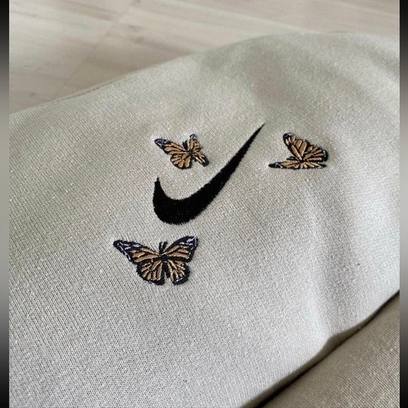 Nike butterfly sweatshirt - Picture 3 of 4